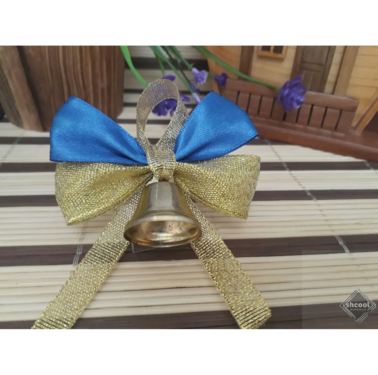 Дзвіночки з синьо-золотистим бантиком